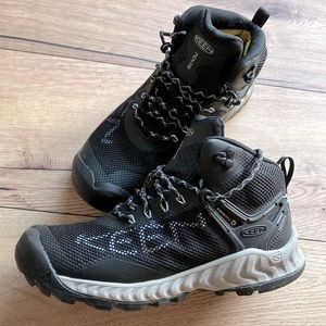 Keen waterproof hiking boots EUC, worn once!
